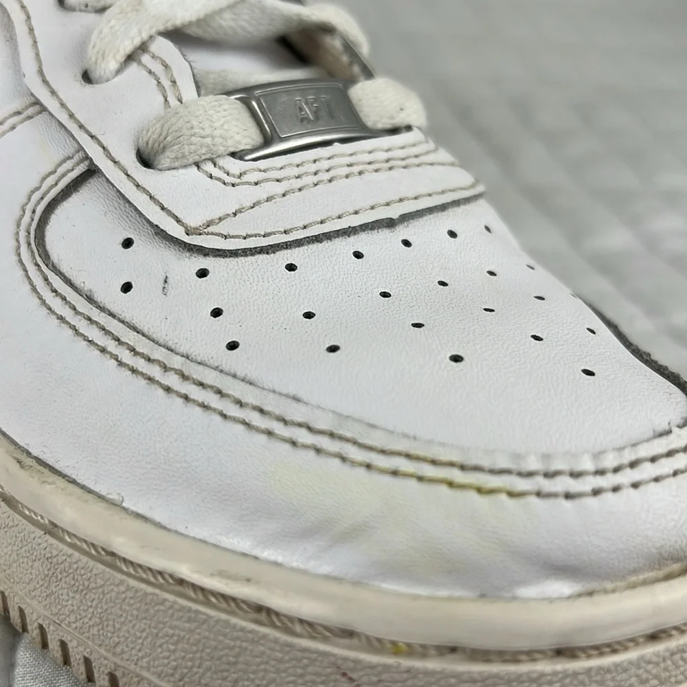Nike Air Force 1 Sneaker Shoe in White Size 5.5 Y